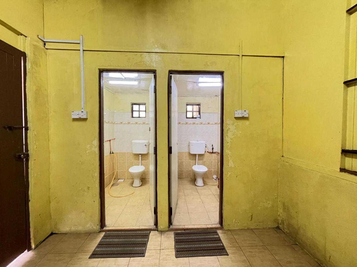Aiza Homestay Opposite Abang Strawberry Taman Sedia 타나라타 외부 사진