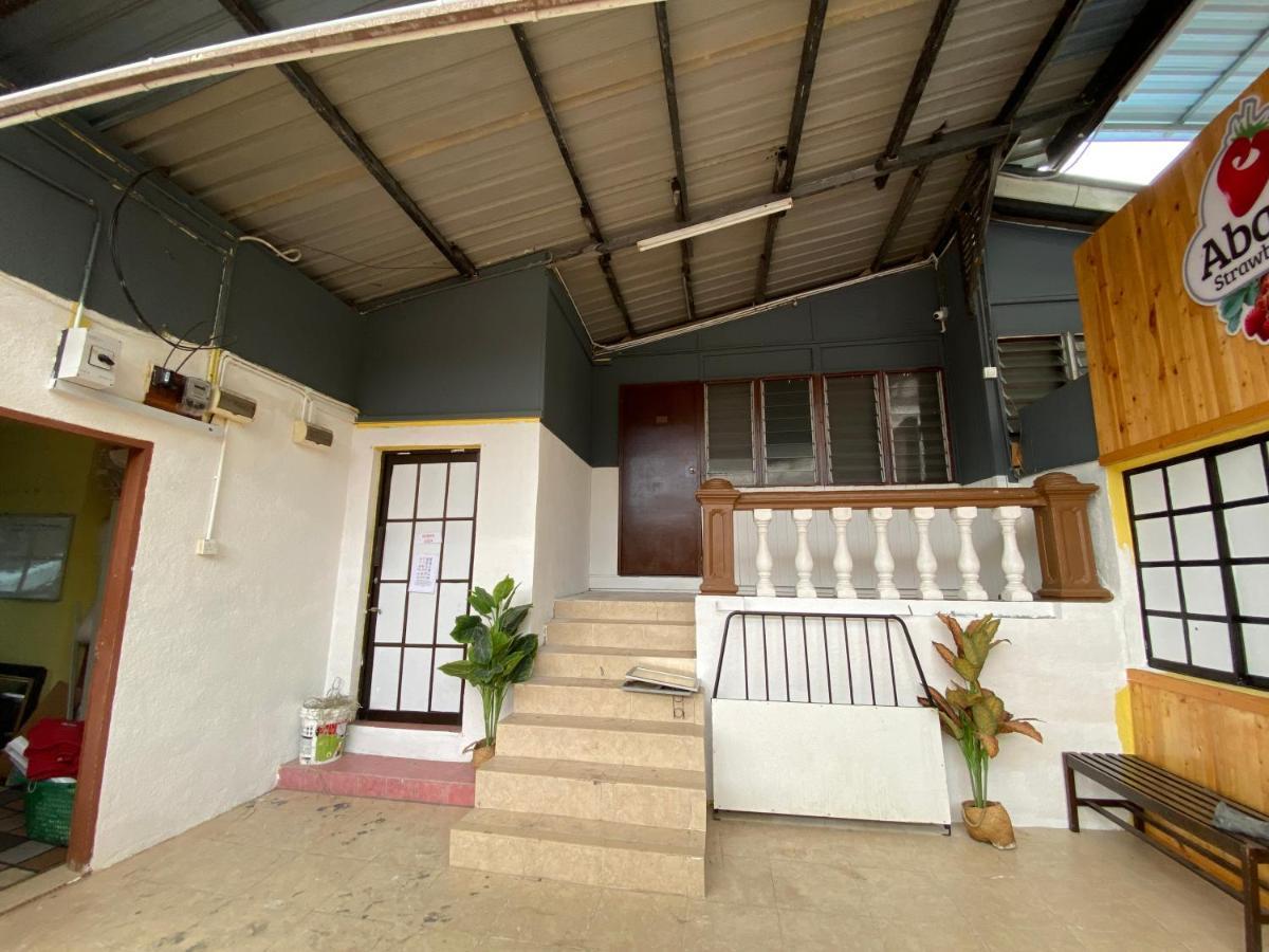 Aiza Homestay Opposite Abang Strawberry Taman Sedia 타나라타 외부 사진