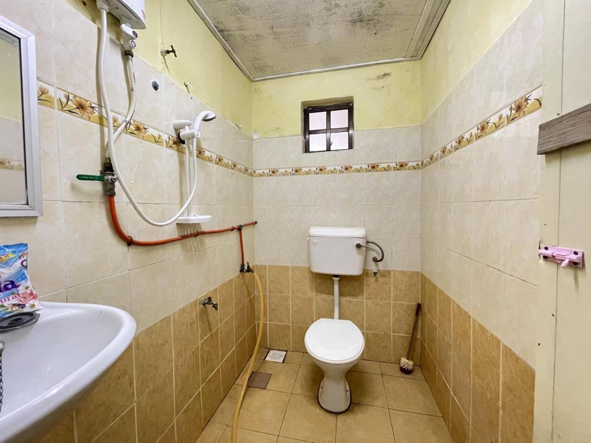 Aiza Homestay Opposite Abang Strawberry Taman Sedia 타나라타 외부 사진