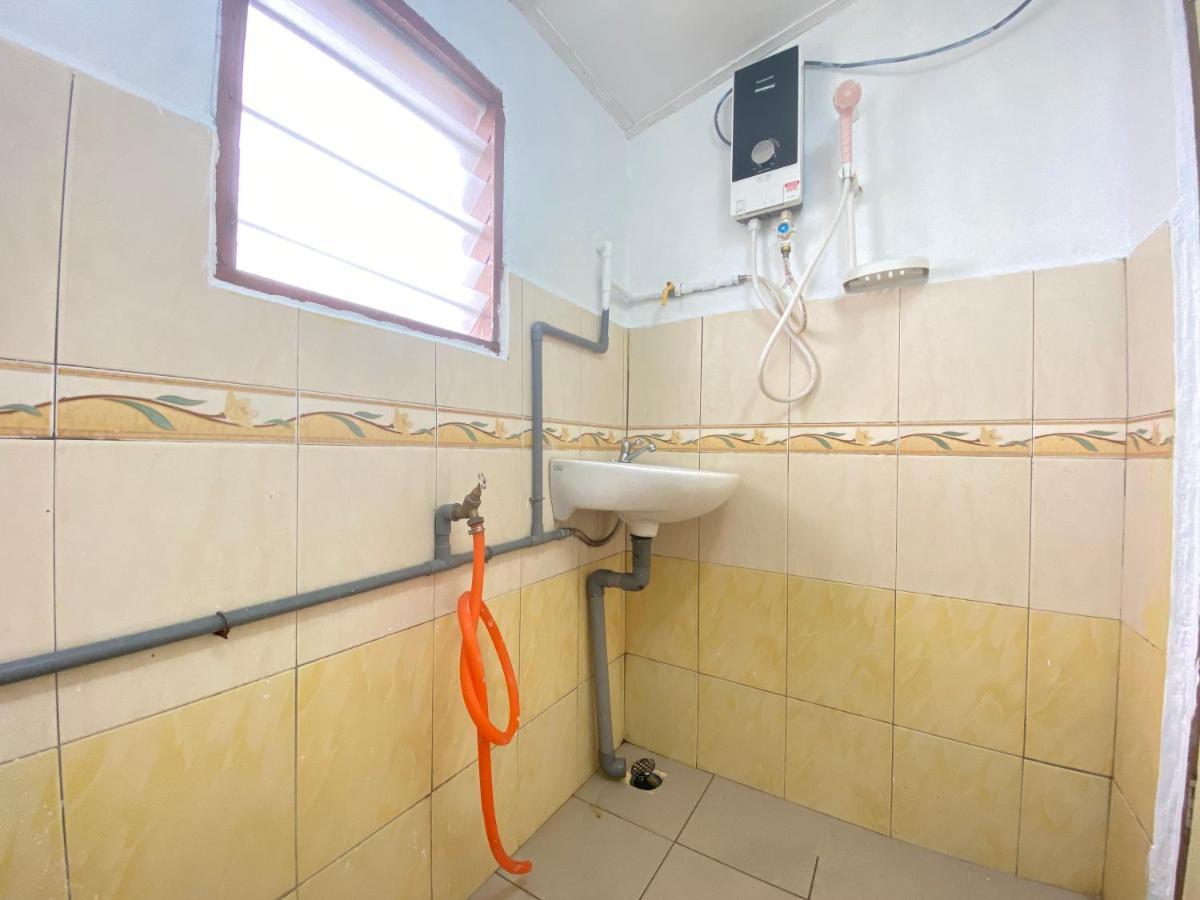 Aiza Homestay Opposite Abang Strawberry Taman Sedia 타나라타 외부 사진