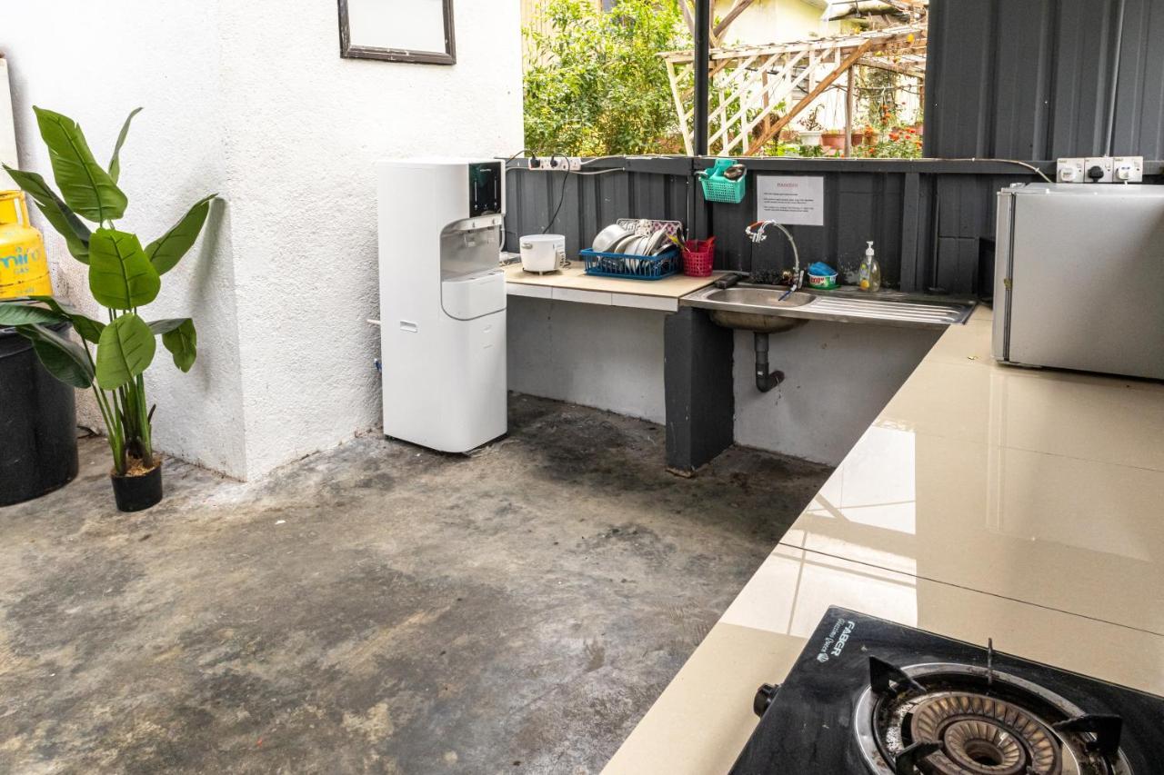 Aiza Homestay Opposite Abang Strawberry Taman Sedia 타나라타 외부 사진