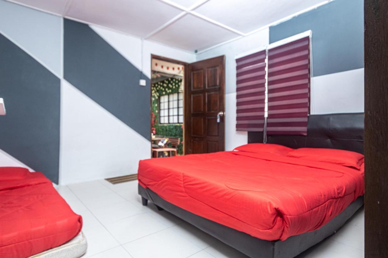 Aiza Homestay Opposite Abang Strawberry Taman Sedia 타나라타 외부 사진