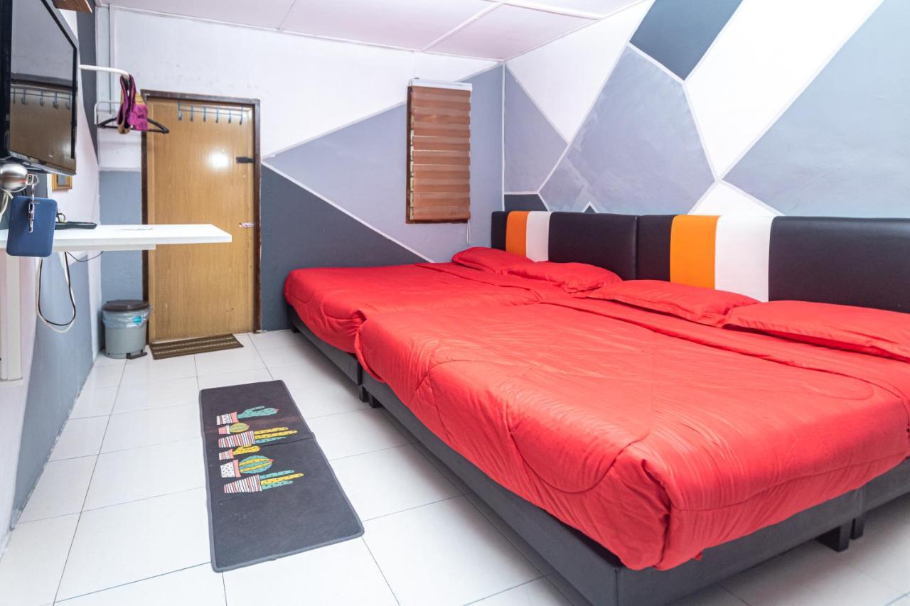 Aiza Homestay Opposite Abang Strawberry Taman Sedia 타나라타 외부 사진
