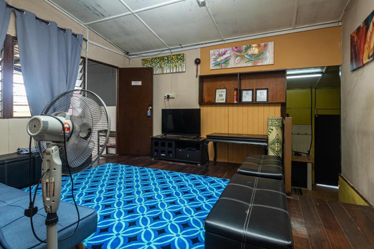 Aiza Homestay Opposite Abang Strawberry Taman Sedia 타나라타 외부 사진