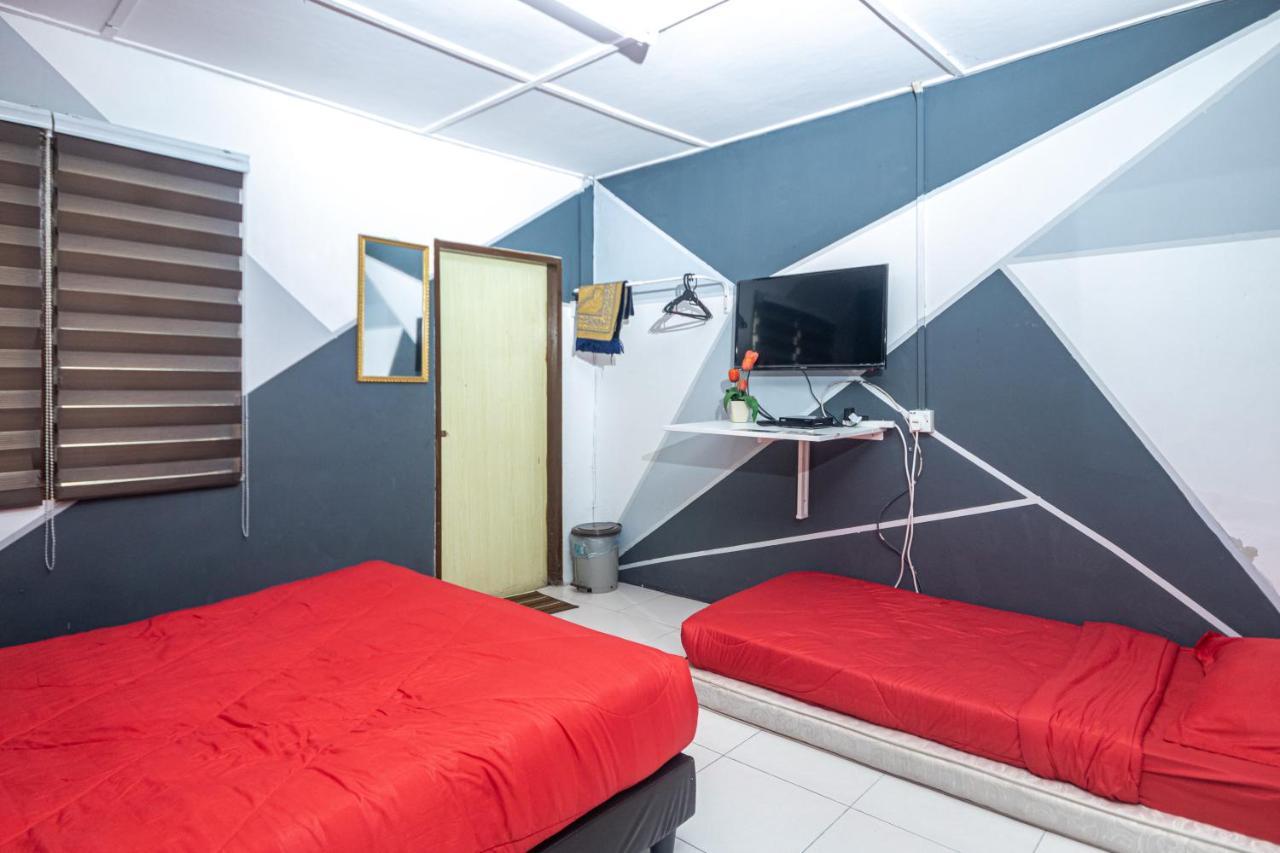 Aiza Homestay Opposite Abang Strawberry Taman Sedia 타나라타 외부 사진