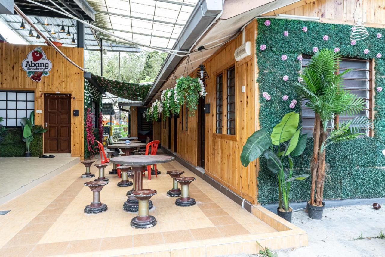 Aiza Homestay Opposite Abang Strawberry Taman Sedia 타나라타 외부 사진