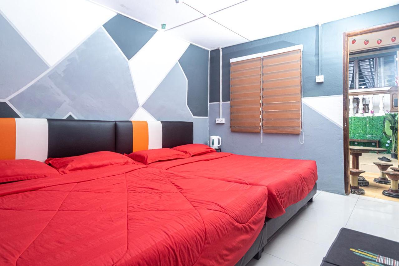 Aiza Homestay Opposite Abang Strawberry Taman Sedia 타나라타 외부 사진
