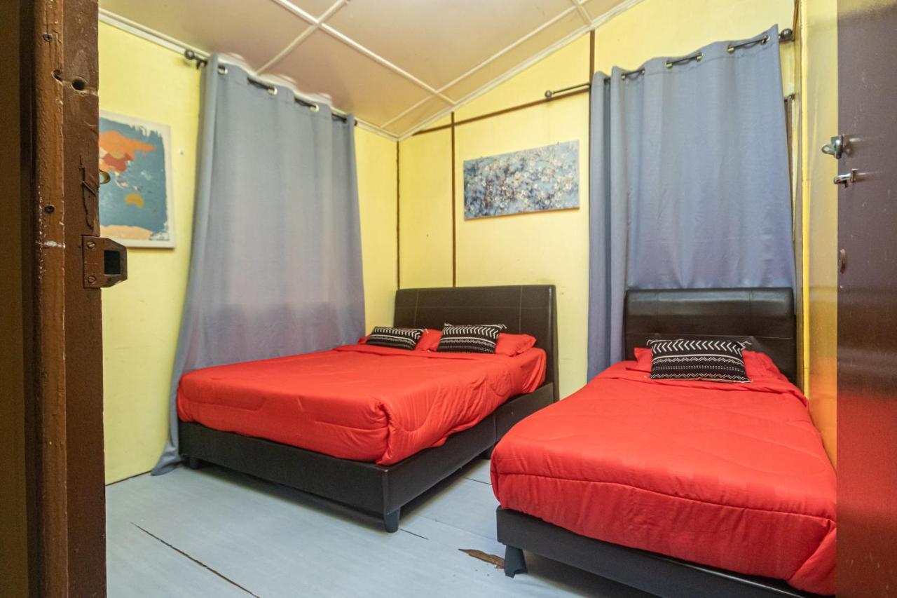 Aiza Homestay Opposite Abang Strawberry Taman Sedia 타나라타 외부 사진