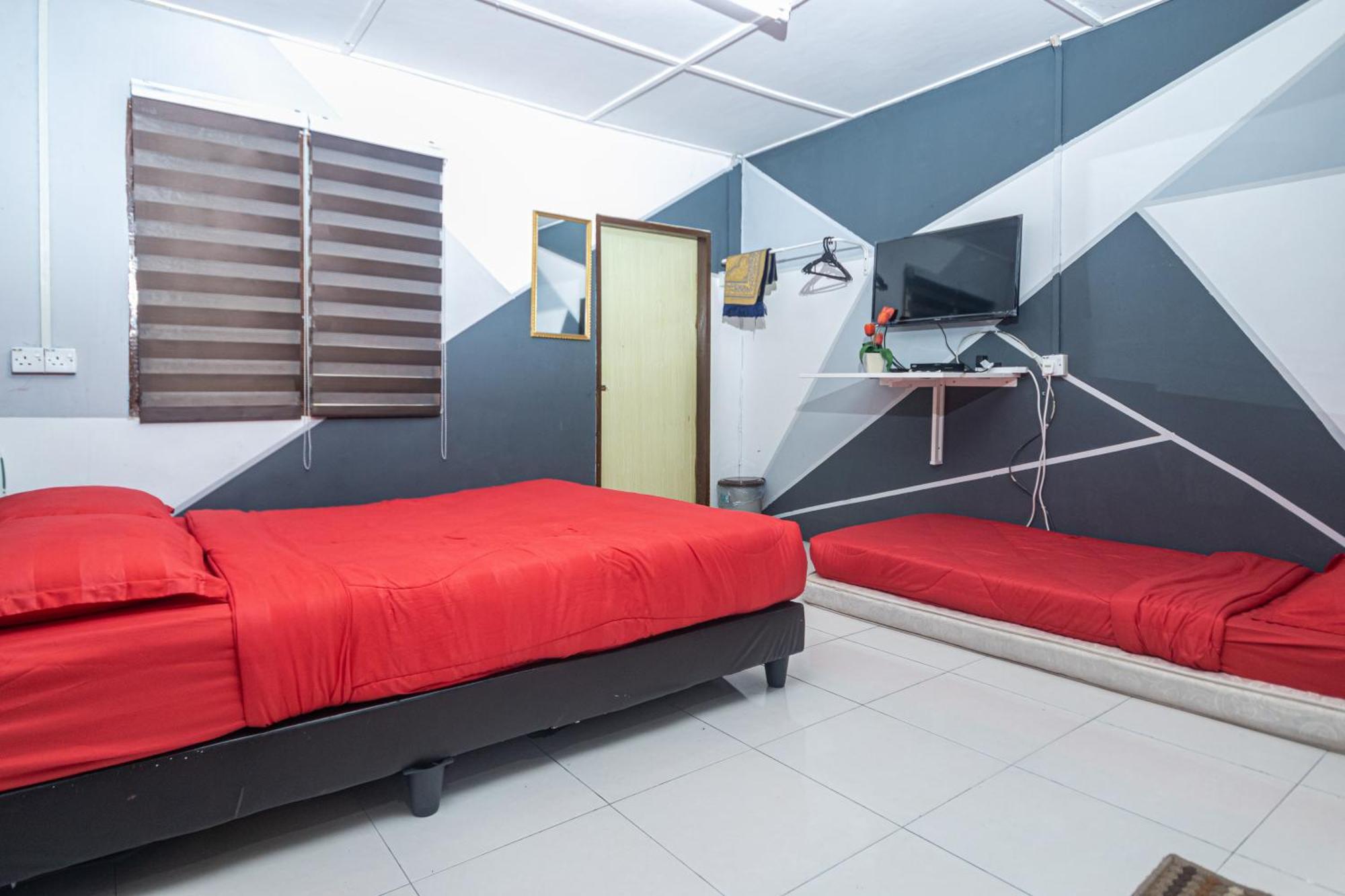 Aiza Homestay Opposite Abang Strawberry Taman Sedia 타나라타 외부 사진