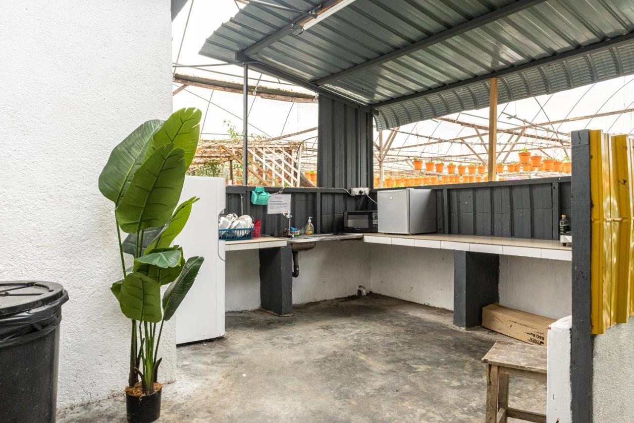 Aiza Homestay Opposite Abang Strawberry Taman Sedia 타나라타 외부 사진