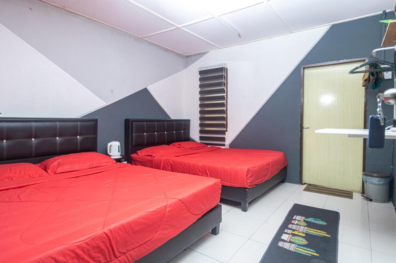 Aiza Homestay Opposite Abang Strawberry Taman Sedia 타나라타 외부 사진