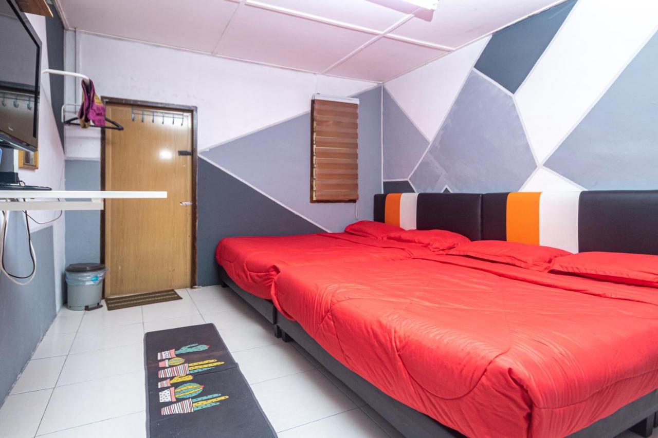 Aiza Homestay Opposite Abang Strawberry Taman Sedia 타나라타 외부 사진